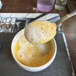 ラ・デルニエール・ブシエ - 春人参のスープ　カルダモン風味の泡
