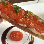 ラ・デルニエール・ブシエ - デンマーク産モッツァレラといくらのブリュスケッタ