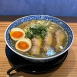 麺屋 夢風 - 内モンゴル塩らぁめん燻製鶏+半熟味付け玉子