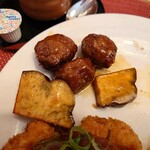 cafe 野野 - ◯つくね
甘みある醤油な和風てりやきソースで
カリッと焼かれ、表面サクッとしていて美味しい