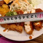 cafe 野野 - 鶏もも肉の厚みは15mm程度で
衣『サクッと』していて中はシットリ軽く
確かに『ふわふわ』とも形容出来る