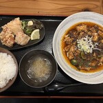 四川麻婆専門店 ホントのしあわせ - 唐揚げ付き麻婆豆腐定食