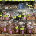 岡田かめや - 店頭に並ぶ商品