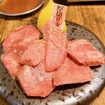 Yakiniku Taishuusakaba Shin Nikuyakiya - 厚切りタン食べ比べ（上）