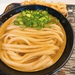 うどん 丸香 - かけうどん500円とちくわ天240円