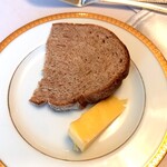 神戸牛炉釜炭焼ステーキ銀座一宮 - 酵母パン　ボルディエバター