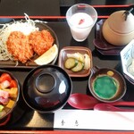 串揚げ季恵 - ランチ　ヒレかつ、海鮮丼、茶碗蒸し、ポテサラ、お新香、味噌汁、杏仁豆腐