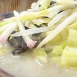 長崎ちゃんぽん・皿うどん専門店 尚  - ちゃんぽん中　野菜増し　野菜が多くてなかなか麺まで到達しない系　キクラゲもカマボコもいい仕事してます　