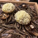 Hana Komachi - 天草産芝海老のタルト、塩漬け泥障烏賊の肝、卵黄　パセリ