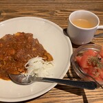 Kimpureisu Kofune Chou - チキンカレー小盛り 800円、トマトサラダ 150円