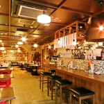 Yakiton Oogiri - お一人様に人気のコの字カウンター！テーブル席もお座敷も昭和レトロな雰囲気漂う店内が魅力のひとつ！