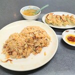 醤醤 - 料理写真:焼き飯（大）＆餃子　　1022円