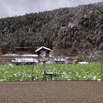 la buche - お店の向かいはこんな感じ 202403