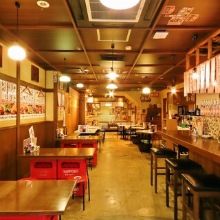 Yakiton Oogiri - 昭和レトロな雰囲気漂う店内。