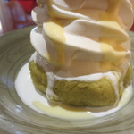 思い川茶房 - ソフトの下には甘さを控えた暖かいスイートポテトが。