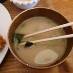 cafe 野野 - ◯お味噌汁
白味噌の配分の多めなミックス味噌となる
白味噌の甘み感を感じ
昆布の千切りした小さなチップが数個、浮かんでいた
何だか昆布の旨味の円やかさも
確かにあるような味わいだと思える美味しい味わい