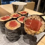 立喰い鮨 浩也 - 鉄火巻きは友人とシェア