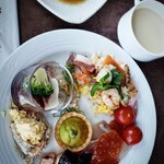 239675901 - 生ハムと焼き蕪のベリーソース・ちらし寿司・鯛カルパッチョトマトジュレ・グリーンピースのタルト・鶏とキクラゲのサラダ・卵サラダ・牛蒡サラダ