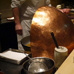 にい留 - このようなてんぷら鍋を囲むお店方式です