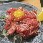 鶴見川橋もつ肉店 - 塩ユッケ風ロースト