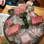 鯛めし 銀まる - 9時から！方方、大トロ、鯵、赤身、鯛、太刀魚、中トロ　全て天然です　いつも量が多く質良き！