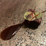 スリオラ - 付け合わせは豚の内臓を濃厚なパテにした物