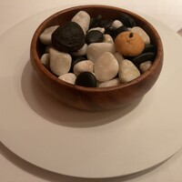 スリオラ - 突き出しの小さなスナック2種