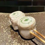 Yakitori Moe Esu - ささみ 大葉巻き
                        厚みがあるささみがめちゃジューシー、いつ食べても凄いわー、感動の美味しさです！！
                        ささみの認識が沼能さんのこの串を食べてから変わりましたから！