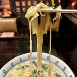 中国酒家 上海亭 - 中細のストレート麺、カキエキスは(・・?)
