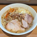 Ramen Sou Chikyuukibo De Kangaero - 小ラーメン(200g) 豚量並 にんにく入り 900円