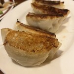 餃子酒家 - 大葉入焼餃子