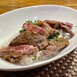 イワナガ食堂 - A5等級宮崎牛イチボのステーキ丼