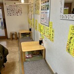 朝市の味処 茶夢 - 店内はコンパクトで狭いです。