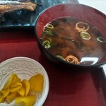 四日市ヒモノ食堂 - 味噌汁と漬物