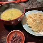 Tempura Tsuna Hachi - 小えびのかき揚げ・味噌汁・香の物