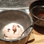 にく稲 - 甘味には桜を使ったアイスクリームで春を感じます。