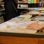 蓮 - 春巻きを目の前で作っています！