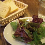 イルモンドピッコロ - サラダとパン