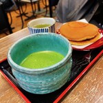 時屋 - 【抹茶と生クリーム入りどら焼き】(¥1170)