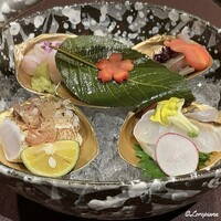 お料理 七草 - 河豚のたたき､石投､縞鯵､真鯛の焼霜､天然本鮪のトロの炙りの五点盛