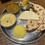 インド料理 ムンバイ - ダブルカレー（ロティに変更、豆、海老マッシュルーム）
