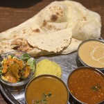 インド料理 ムンバイ - トリプルカレー（チキン、キーマ、海老マッシュルーム）