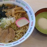 フードコート 門 - 料理写真: