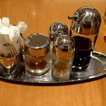 伊達の牛たん本舗 - 卓上の調味料など