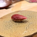 寿司処 しん - 小トロ【握り】赤身と中トロの間