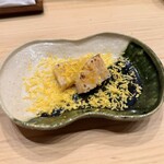 寿司処 しん - 帆立？とカラスミ