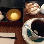 珈匠 - 六歌仙コーヒー「山祗(やまつみ)」の蔵菓子セット  630円