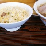 中華そば　くるま - 炒飯は　ご飯茶碗で提供
