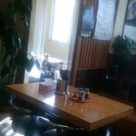 中華そば　くるま - テーブル席と奥に小上がり