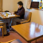 Ichijou - 小さなテーブルが3卓と、あとは個室